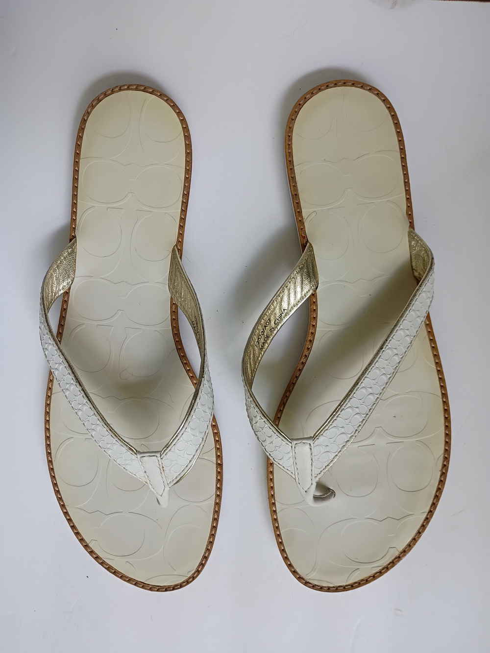 Coach White Metallic Trim Women's Flip Flops Size 9 EUC